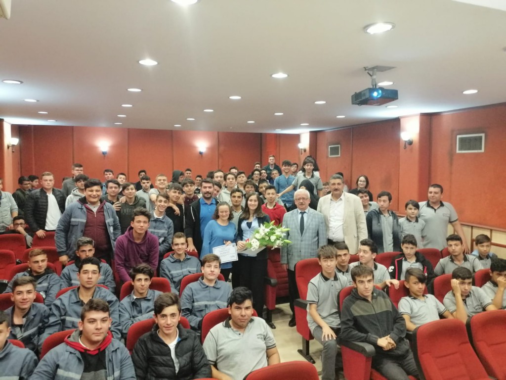 AES FİRMA YETKİLİLERİNİN KATILIMIYLA ÖĞRENCİLERİMİZE ROL MODEL ETKİNLİĞİ GERÇEKLEŞTİRİLDİ.