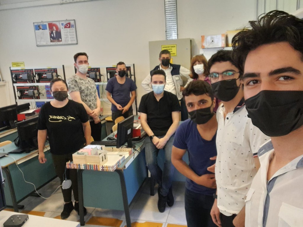ATP-12D SINIFI ÖĞRENCİLERİMİZ PROJE SUNUMLARINI YAPTILAR.