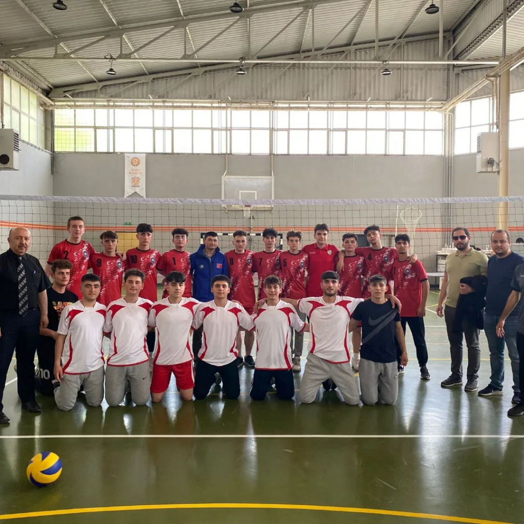 Atatürk MTAL Alanlar Arası Voleybol Turnuvasında 2. Olduk.