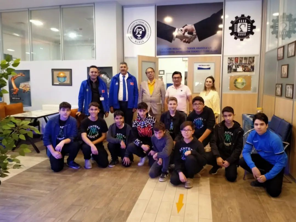 BBB Başkanı Sn. Alinur Aktaş ve Bursa İl Millî Eğitim Müdürü Sn. Dr. Ahmet Alireisoğlu Öğrencilerimizle Söyleşi Gerçekleştirdi