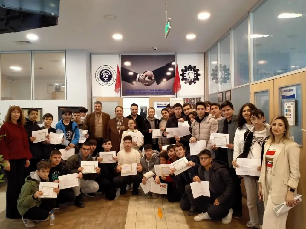 2023-2024 Eğitim Öğretim Yılı 1. Dönemi, öğrencilere karnelerinin verilmesiyle sona erdi.