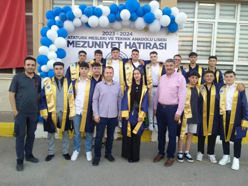 Atatürk Mesleki ve Teknik Anadolu Lisesi 2023-2024 Mezuniyet Törenimiz..
