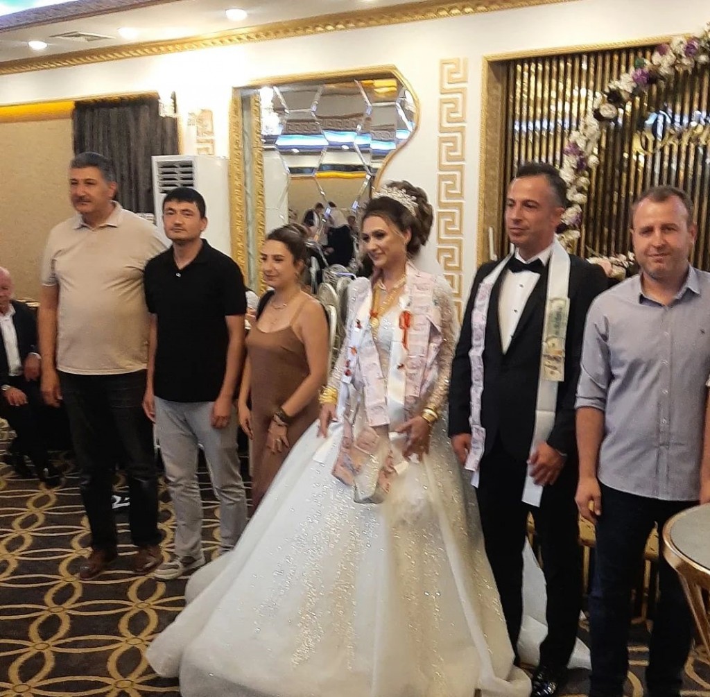Esra Hocamızın düğün cemiyetine katıldık.