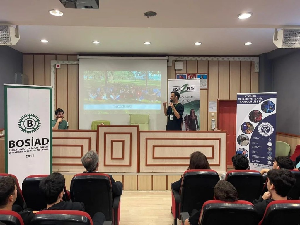 BOSİAD Z MECLİS ÜYESİ GENÇLER OKULUMUZDA!