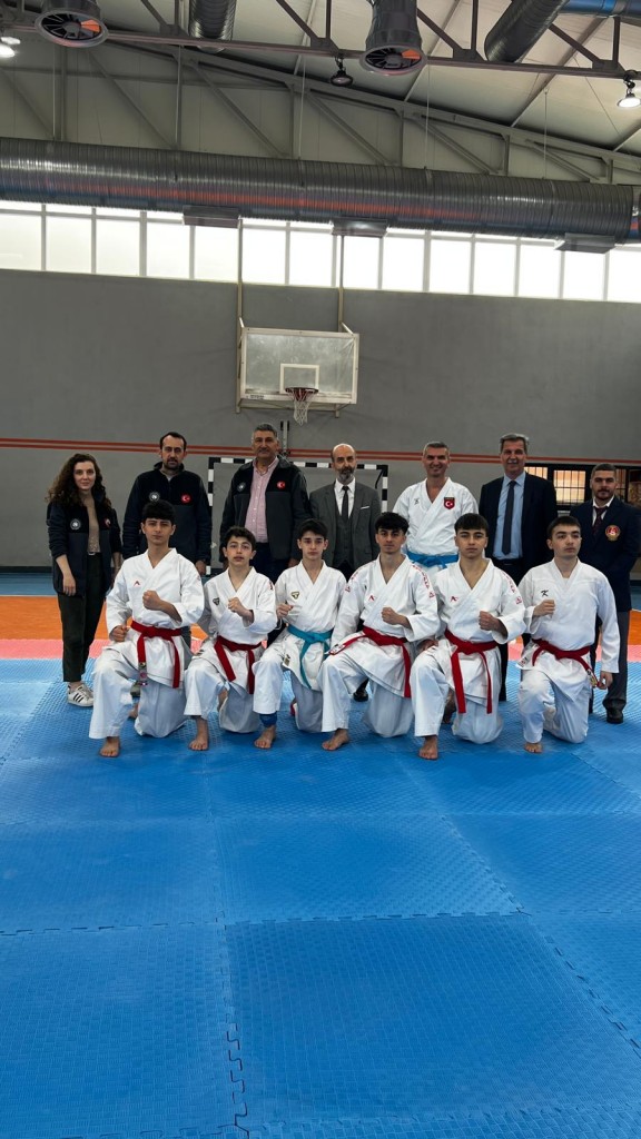 Müdür Yardımcımız Murat Kıroğlu Karate Gösterisi Gerçekleştirdi.