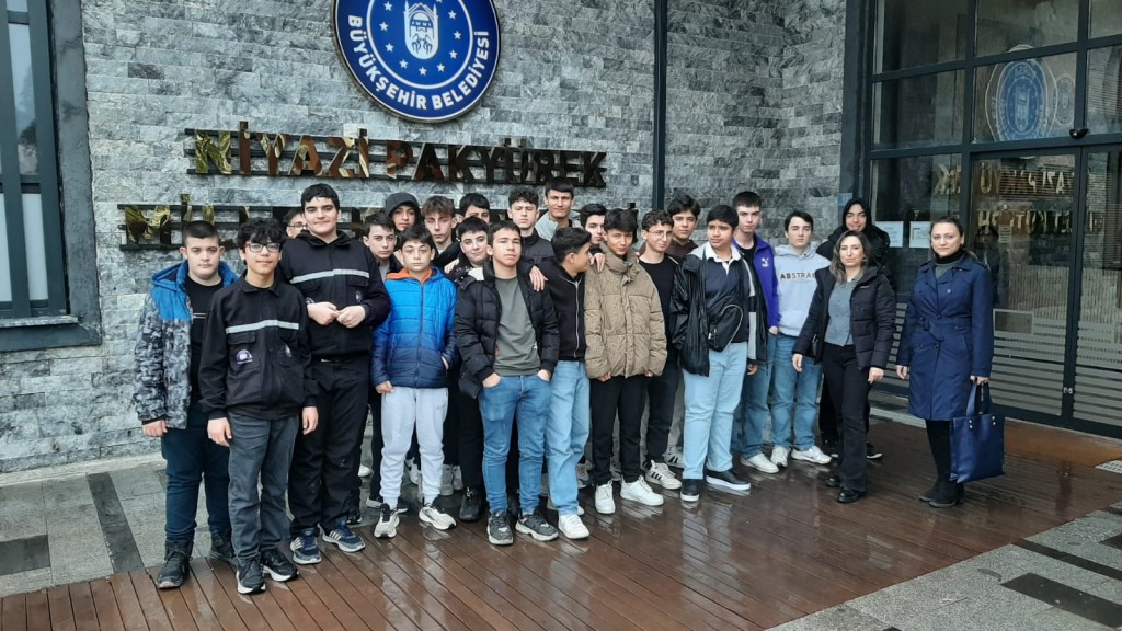 AMP 9/E Sınıfımızla Kütüphane Gezisi Gerçekleştirdik.