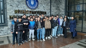 AMP 9/E Sınıfımızla Kütüphane Gezisi Gerçekleştirdik.