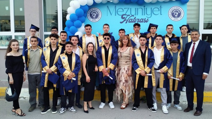 🎓 Mezuniyet Coşkusu Okul Bahçemizi Sardı! 🎓