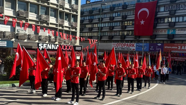Heykel’de Düzenlenen 29 Ekim Töreninde Okulumuzu Başarıyla Temsil Ettik.