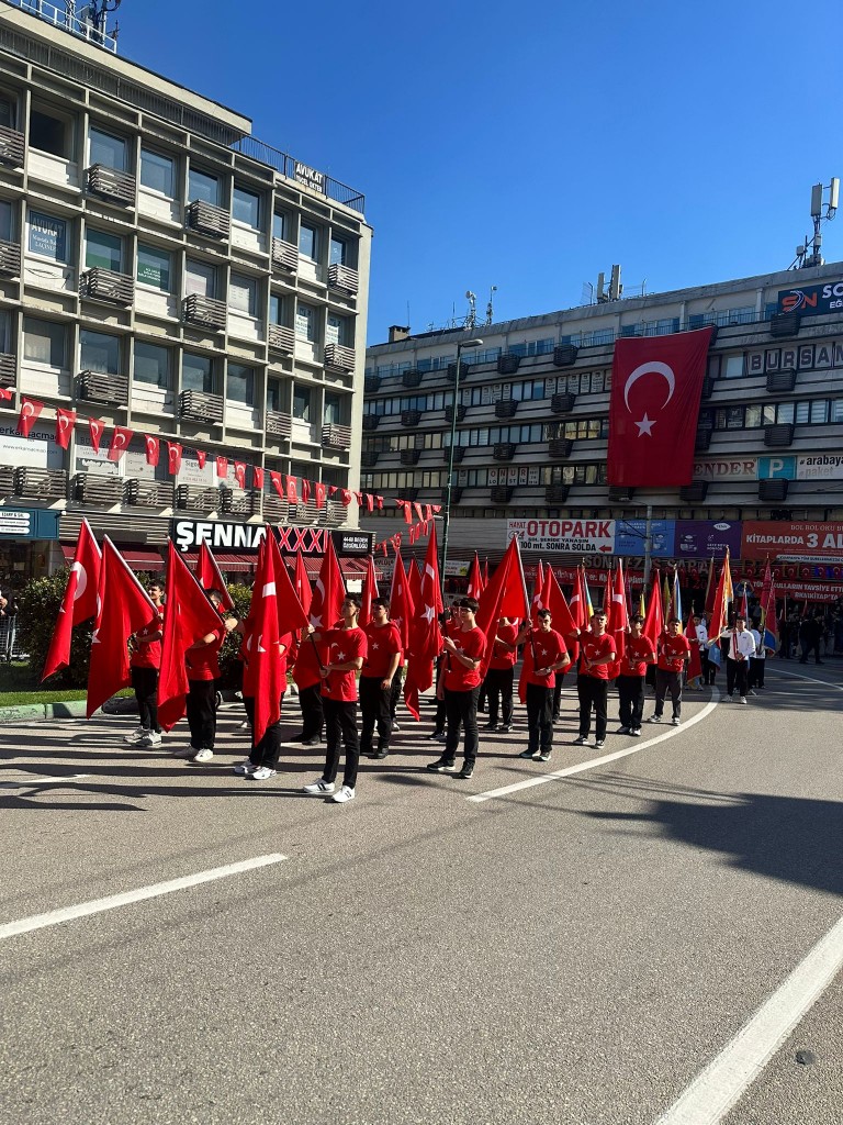 Heykel’de Düzenlenen 29 Ekim Töreninde Okulumuzu Başarıyla Temsil Ettik.