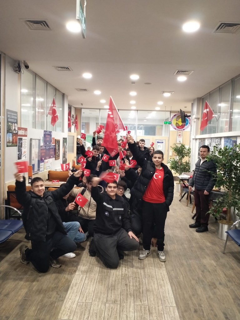 Türk Bayrağı Etkinliği ile 2. Döneme Merhaba!